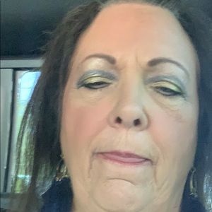 Meet your Posher, Pam